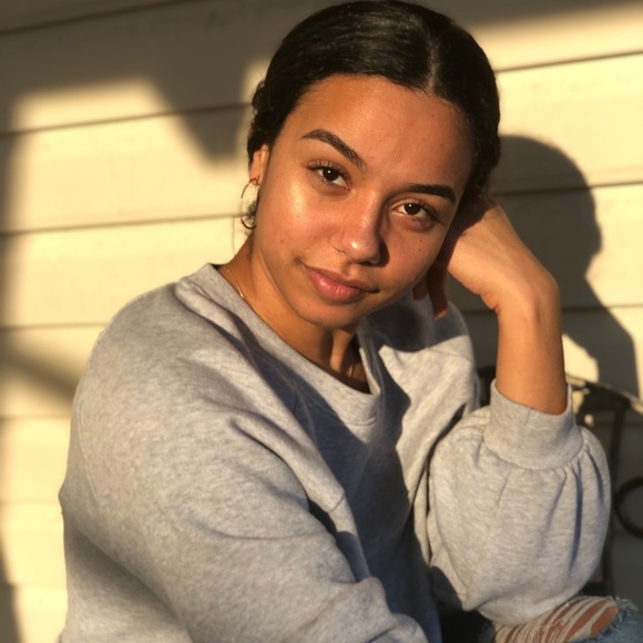 Meet your Posher, Olivia - Picture 1 of 8